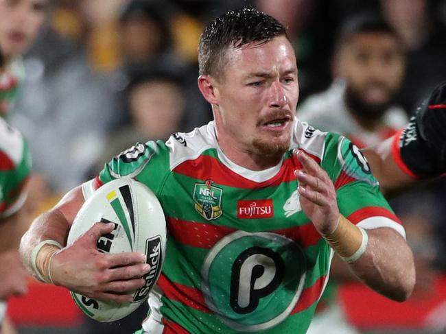 Damien Cook of the Rabbitohs (centre) gets past Jazz Tevaga of the New Zealand Warriors (left) during the Round 12 NRL match between the New Zealand Warriors and the South Sydney Rabbitohs at Mt Smart Stadium in Auckland, New Zealand, Saturday, May 26, 2018. (AAP Image/Fiona Goodall) NO ARCHIVING, EDITORIAL USE ONLY