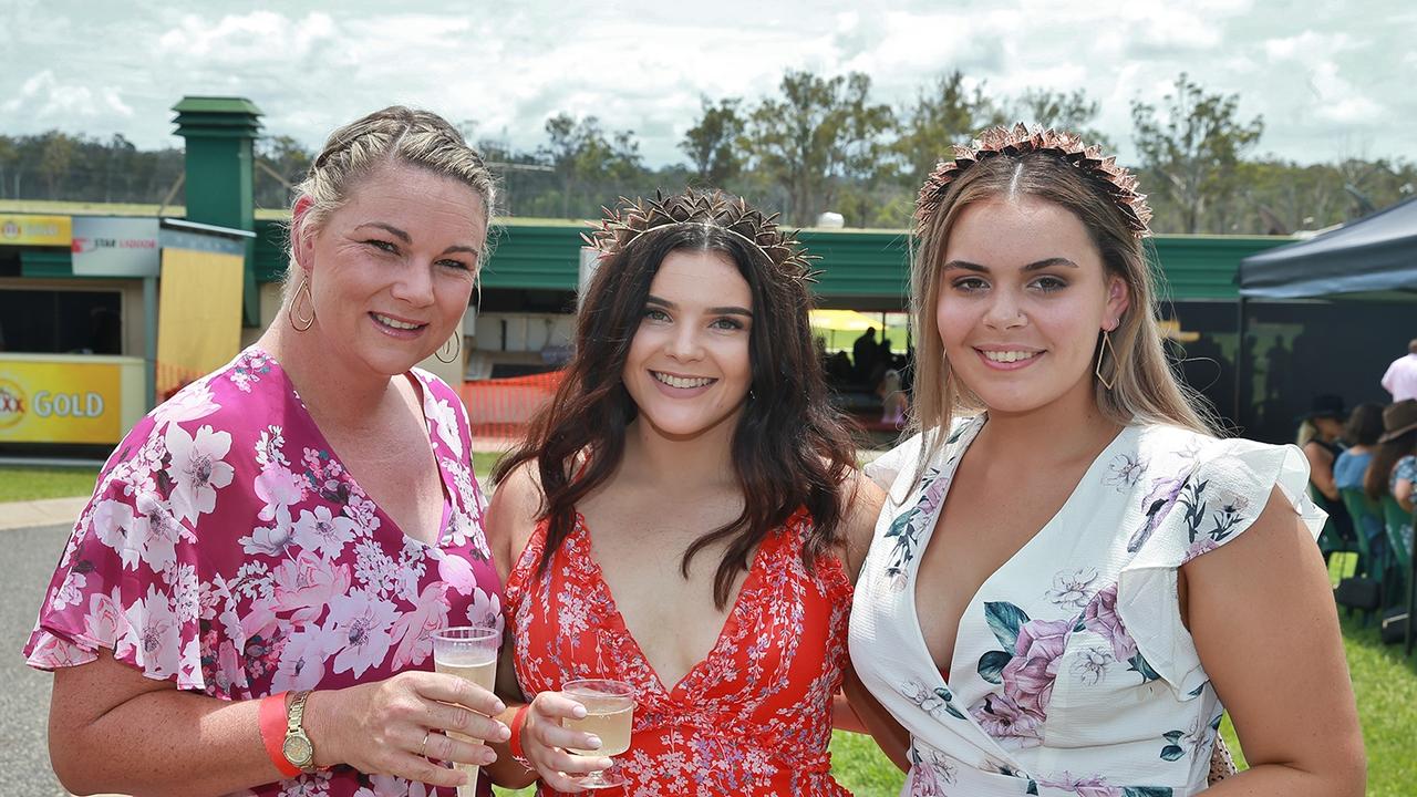 Yeppoon horses race fashions photo gallery | The Courier Mail