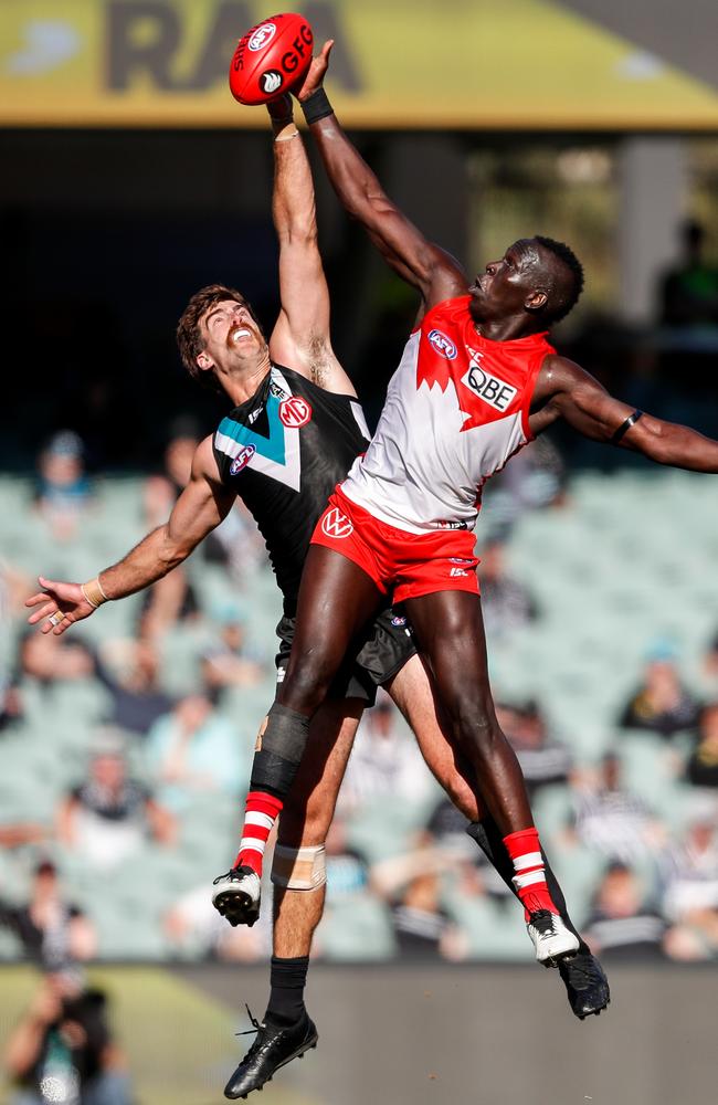 Aliir rucks against Scott Lycett for Sydney in 2020. Picture: Matt Turner/AFL Photos