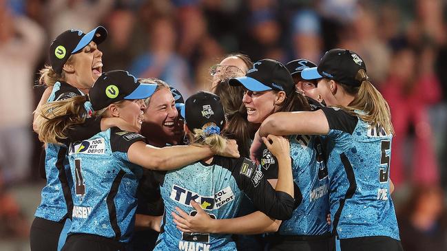 ADELAIDE, AUSTRALIA - DECEMBER 02: Strikers players celebrate the win during the WBBL Final match between Adelaide Strikers and Brisbane Heat at Adelaide Oval, on December 02, 2023, in Adelaide, Australia. (Photo by Sarah Reed/Getty Images)