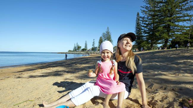 First day of relaxed coronavirus restrictions. Olga Rakhmetova with her 4 year old daughter Alisa enjoy the beach at Scarborough. Picture: Renae Droop