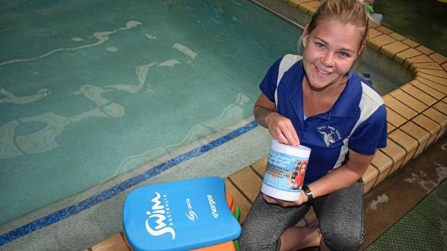 Sharna McClure and  the swimming club are raising money for Noah's family. Picture: Hannah Sbeghen