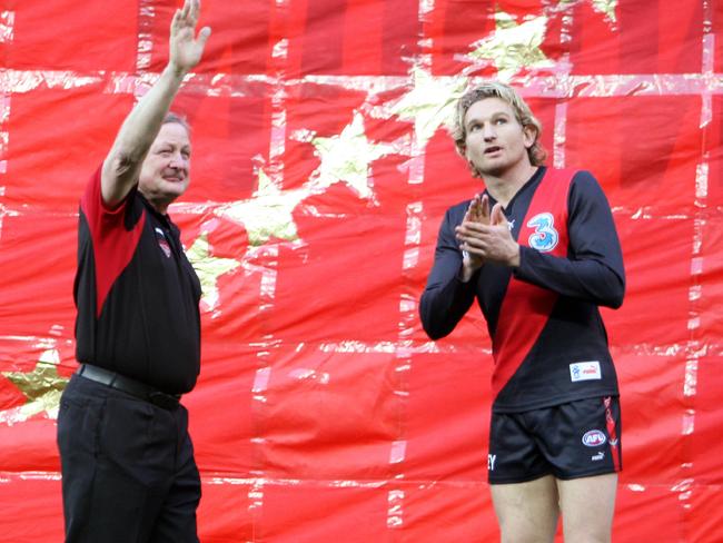 Kevin Sheedy and James Hird say goodbye in their last game for the Bombers.