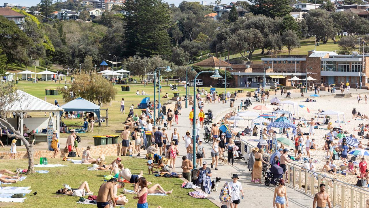 Sydneysiders are pictured cooling off at Bronte Beach. Picture: NCA NewsWire / Seb Haggett