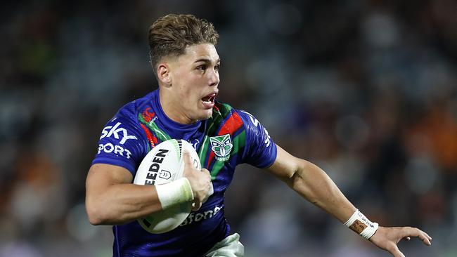 GOSFORD, AUSTRALIA - MAY 21:   Reece Walsh of the Warriors makes a break during the round 11 NRL match between the New Zealand Warriors and the Wests Tigers at Central Coast Stadium on May 21, 2021, in Gosford, Australia. (Photo by Mark Metcalfe/Getty Images)