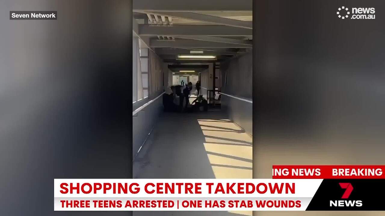Teen stabbed, another under arrest after allegedly fighting with machetes