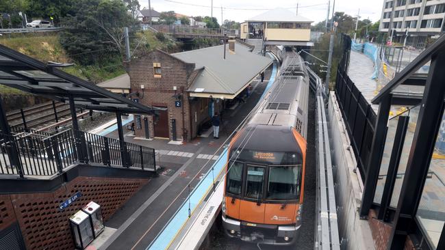 Trains will run 24-hours this weekend. Picture: NewsWire / Damian Shaw