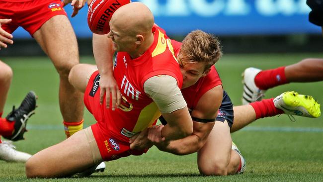 Jack Viney tests out Gary Ablett shoulder. Picture: Colleen Petch