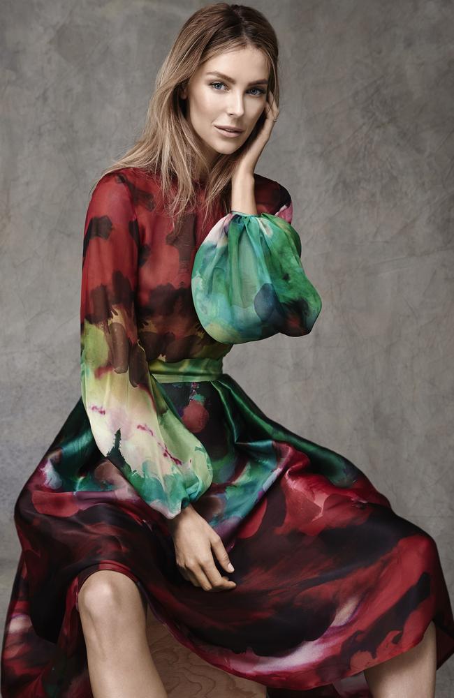 Jennifer Hawkins in Aurelio Costarella.