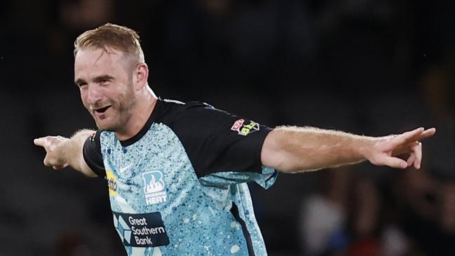 MELBOURNE, AUSTRALIA - DECEMBER 21: Paul Walter of the Heat celebrates the wicket of Aaron Finch of the Melbourne Renegades during the BBL match between Melbourne Renegades and Brisbane Heat at Marvel Stadium, on December 21, 2023, in Melbourne, Australia. (Photo by Darrian Traynor/Getty Images)