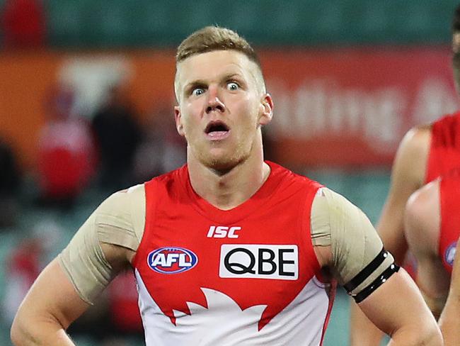 Dejected Dan Hannebery, Josh Kennedy and the Sydney Swans after their AFL Elimination Final loss to the GWS Giants at the SCG. Picture. Phil Hillyard