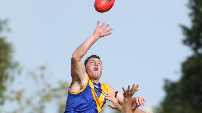 Scott Greenhough starred in the ruck for Deer Park. Picture: Local Legends Photography