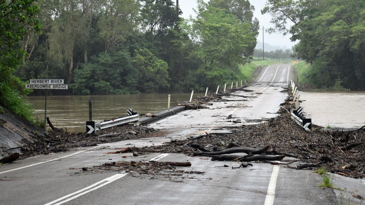 Cairns weather BOM issues flood warning for Murray, Tully rivers The