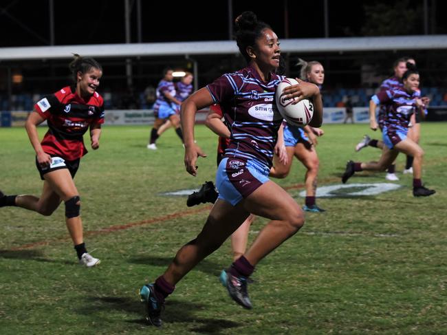 Emma Paki in full flight for the CQ Capras in the 2022 BMD Premiership. Photo: Brendan Kirkman