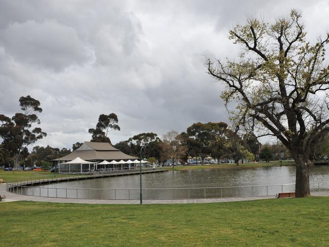 Lake Weeroona at Bendigo.