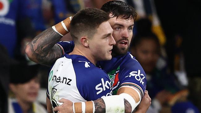 SYDNEY, AUSTRALIA - JULY 08:  Luke Metcalf of the Warriors celebrates with team mates after scoring a try during the round 19 NRL match between Parramatta Eels and New Zealand Warriors at CommBank Stadium on July 08, 2023 in Sydney, Australia. (Photo by Matt Blyth/Getty Images)