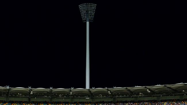 The power in a light tower at the Gabba goes down during the Big Bash League match between the Brisbane Heat and the Sydney Thunder. Picture: Getty Images 