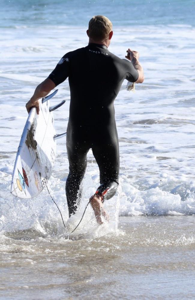 Mick Fanning completes the fish rescue. Photo: Leisa Oakes @natures_jewel