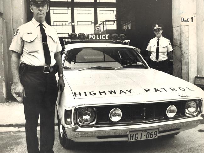 SUNDAY TELEGRAPH SPECIAL. Highway patrol nsw Police car, Valiant.