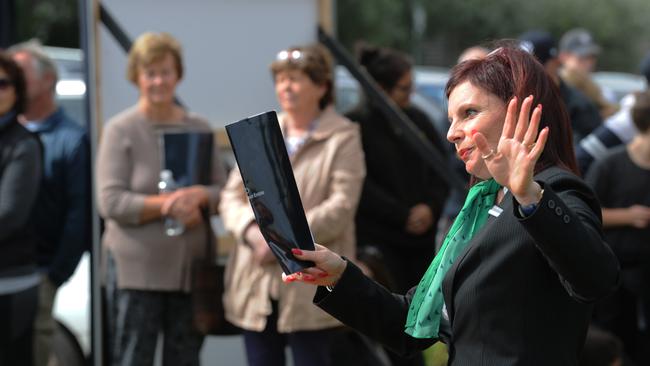 Auctioneer Leah Young from O'Brien Real Estate at an auction. Picture: Andrew Henshaw.