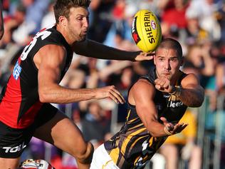 Essendon V's Richmond, NAB Cup at the Wangaratta Show grounds,   Shaun Grigg hand balls