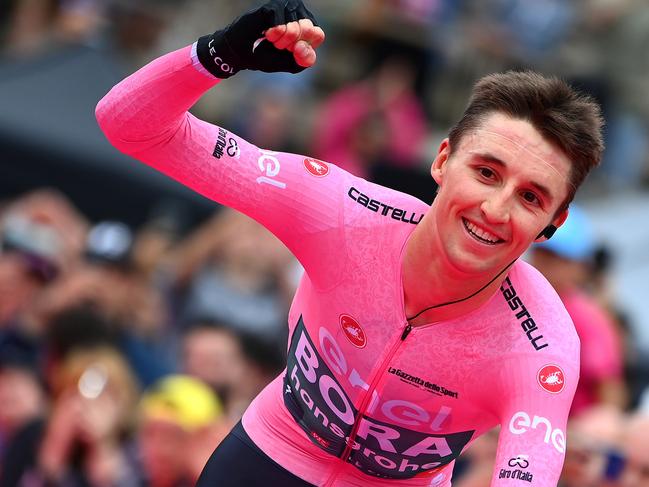 VERONA, ITALY - MAY 29: Jai Hindley of Australia and Team Bora - Hansgrohe Pink Leader Jersey crosses the finish line and waves the crowd at the Arena di Verona during the 105th Giro d'Italia 2022, Stage 21 a 17,4km individual time trial stage from Verona to Verona / ITT / #Giro / #WorldTour / on May 29, 2022 in Verona, Italy. (Photo by Tim de Waele/Getty Images)