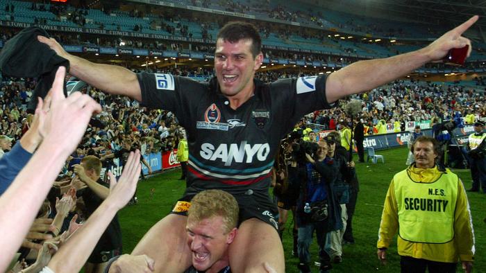 OCTOBER 5, 2003: Scott Sattler is chaired by fans around ground with teammates during lap of honour after Penrith Panthers defeated Sydney Roosters in 2003 NRL Grand Final at Telstra Stadium, Homebush in Sydney, 05/10/03. Pic Greg Porteous. Rugby League