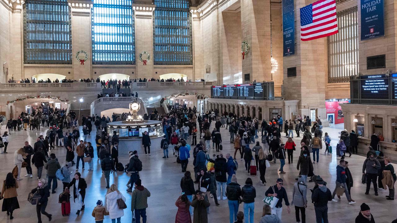 Tourists stabbed at famous New York site