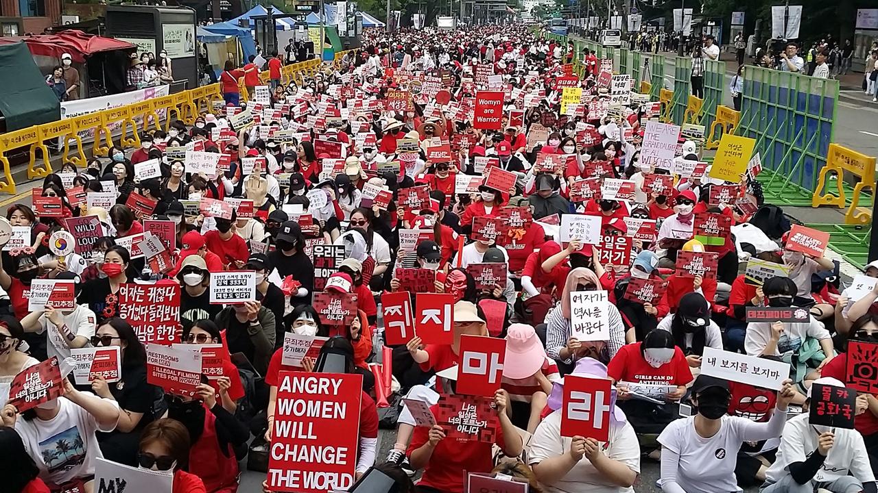 This picture taken on June 9, 2018 shows South Korean women staging a monthly protest against secretly filmed spycam pornography in Seoul. Picture AFP/Jung Hawon