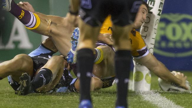 Corey Oates of the Broncos scores match winner during the Round 15 NRL match between the Cronulla-Sutherland Sharks and the Brisbane Broncos at Southern Cross Group Stadium in Sydney, Saturday, June 16, 2018. (AAP Image/Craig Golding) NO ARCHIVING, EDITORIAL USE ONLY