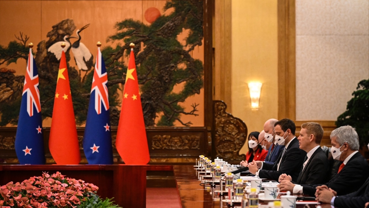 Chris Hipkins has sat down with his Chinese counterpart Xi Jinping in Beijing. Image: Jade Gao, Getty. 