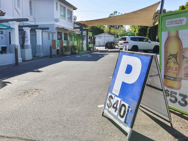 ADELAIDE, AUSTRALIA - NewsWire Photos SEPTEMBER 6, 2023: Places that have parking issues along Goodwood Rd while the Royal Adelaide Show is on. The Goodwood Hotel is charging $40 for show goers. Picture: NCA NewsWire / Brenton Edwards