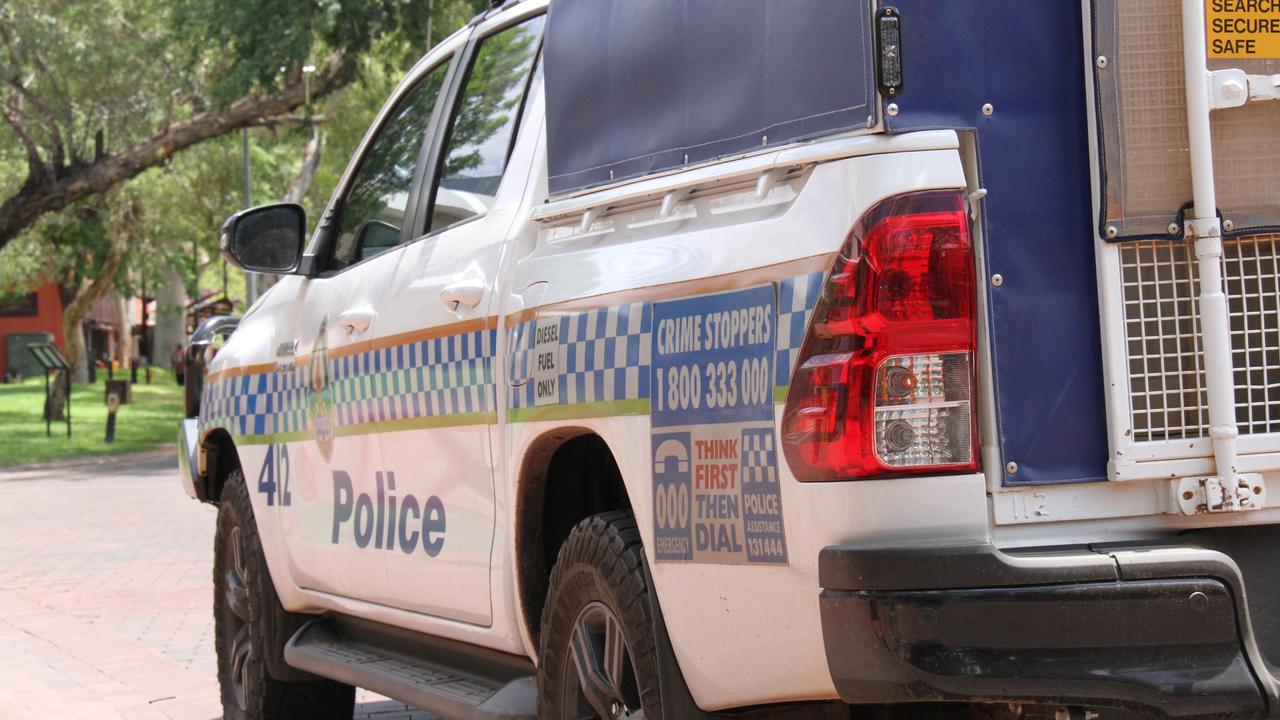 Alice Springs: Man brandishes knife in front of police