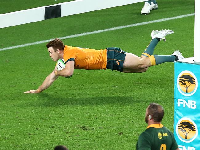 Kellaway flies in for the try. Picture: Getty Images