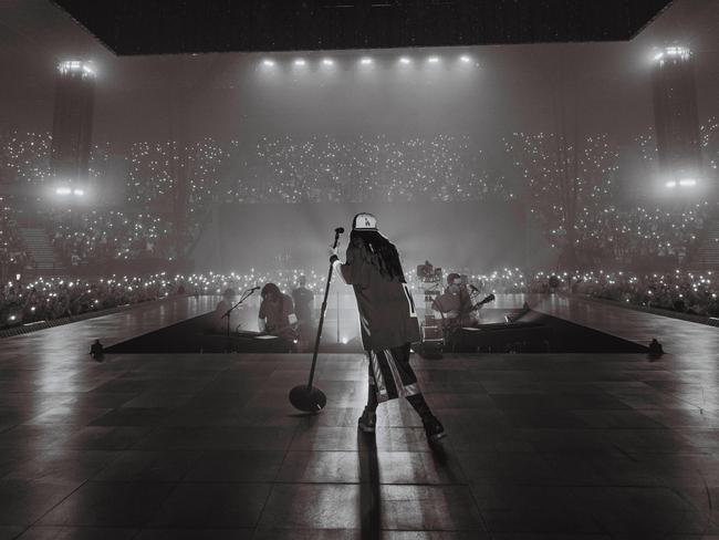 ‘Sorry if I sound like sh*t’: Billie shakes off sickness to conquer Brisbane