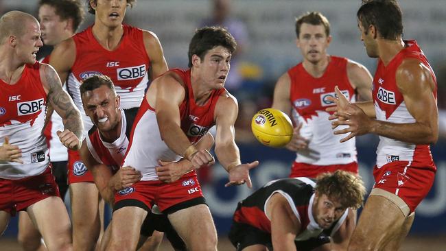 George Hewett sends the Swans forward. Picture: Getty Images