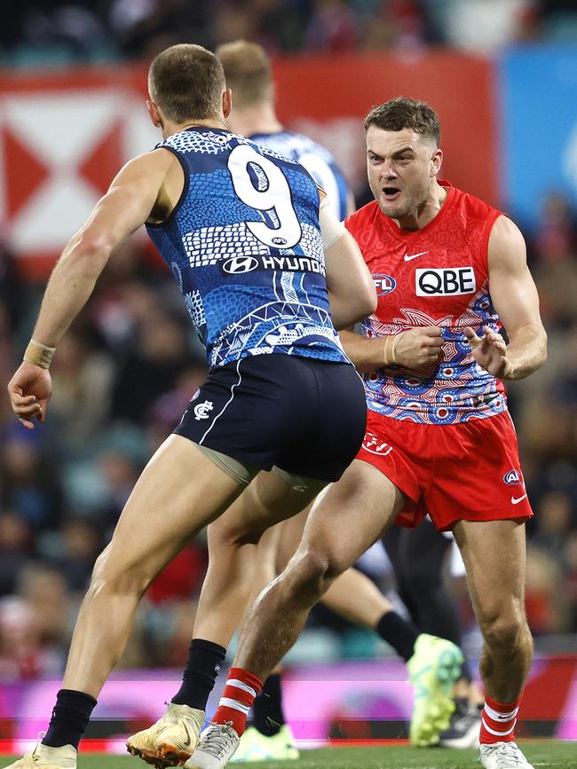 Patrick Cripps and Tom Papley square off.