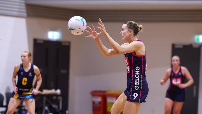 Alahria Smith in action for Geelong Cougars during round 7 of the Victorian Netball League (VNL) 2025 season. Picture: Grant Treeby/Netball Victoria.