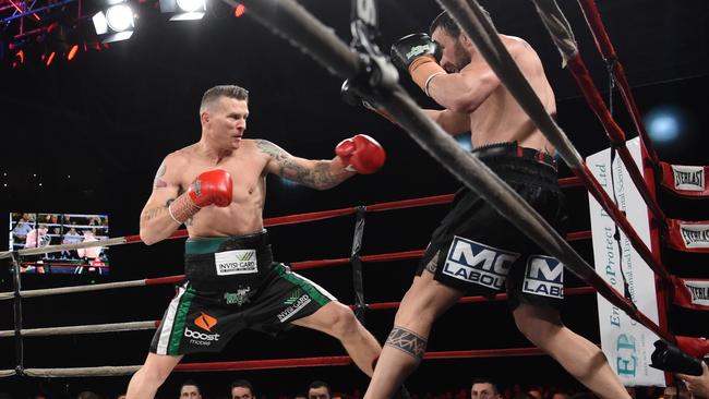 Danny Green defeats Kane Watts | Herald Sun