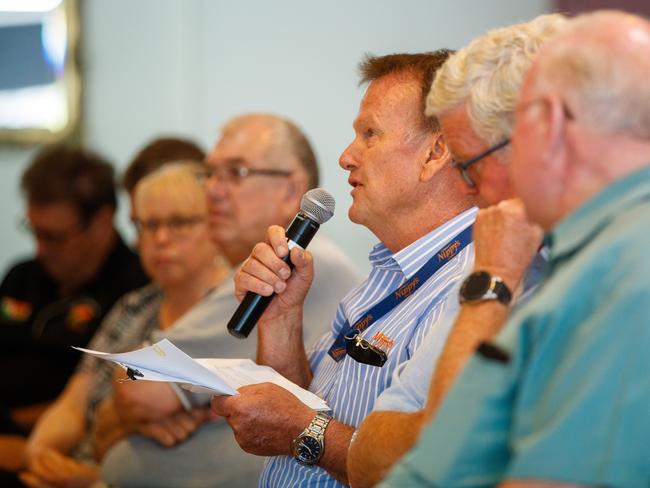 Nippy’s managing director Jeff Knispel makes a point to Mick Keelty at a water resources meeting with locals at the Renmark Hotel. Picture: Matt Turner