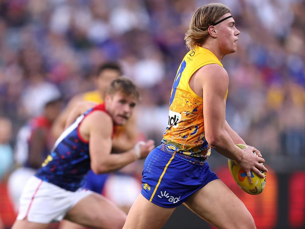 PERTH, AUSTRALIA - MAY 19: Harley Reid of the Eagles in action during the round 10 AFL match between Waalitj Marawar (the West Coast Eagles) and Narrm (the Melbourne Demons) at Optus Stadium, on May 19, 2024, in Perth, Australia. (Photo by Paul Kane/Getty Images)