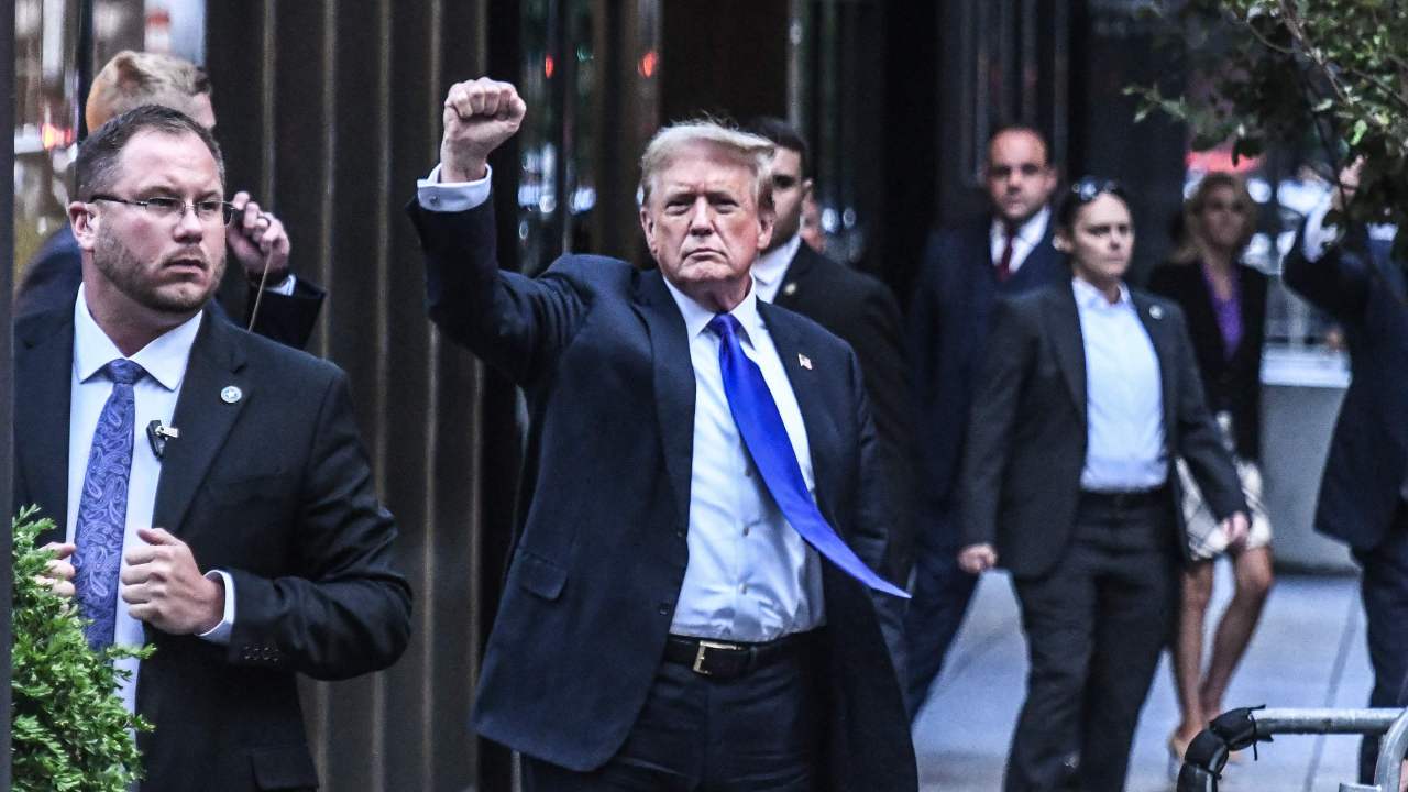 NEW YORK, NEW YORK - MAY 30: Former U.S. President Donald Trump arrives at Trump Tower on May 30, 2024 in New York City. The former president was found guilty on all 34 felony counts of falsifying business records in the first of his criminal cases to go to trial. Trump has now become the first former U.S. president to be convicted of felony crimes.  Stephanie Keith/Getty Images/AFP (Photo by STEPHANIE KEITH / GETTY IMAGES NORTH AMERICA / Getty Images via AFP)