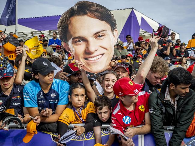 Formula 1 Grand Prix. Alpert Park. Melbourne F1 GP. 2025. Saturday. Fans wait for driver arrivals at the Melbourne Walk. Picture: Jake Nowakowski