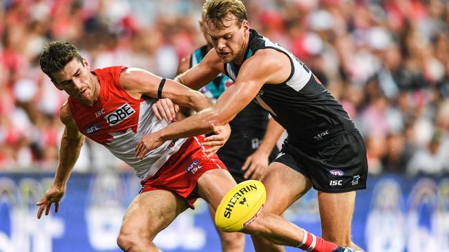 Port’s Jack Watts and Swan Robbie Fox fight for the ball. picture: AAP / Brendan Esposito