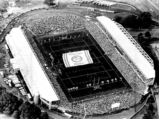 Eels fans packed out Parramatta Stadium to watch the first rugby league game at the venue.