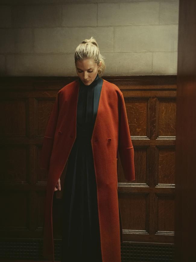 Sienna Miller wearing The Row in Anatomy of a Scandal. Credit: Ana Cristina Blumenkron