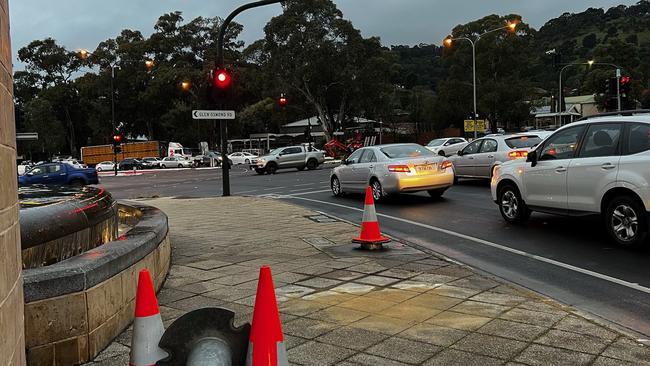 Police have warned of traffic delays on the SE Freeway on Monday while traffic lights are restored. Picture: Emma Brasier.