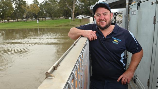 17/10/22. Riverland - impending floods form Victoria.Owner of Morgan Riverside Caravan Park Leigh Cock.Picture: Keryn Stevens