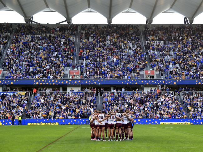 SYDNEY, AUSTRALIA - MAY 23: Manly players huddle in memory of the late Bob Fulton during the round 11 NRL match between the Parramatta Eels and the Manly Sea Eagles at Bankwest Stadium, on May 23, 2021, in Sydney, Australia. (Photo by Mark Evans/Getty Images)