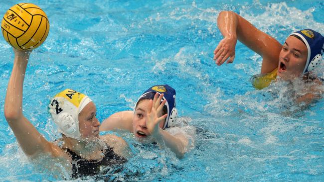 Matilda Waugh of the Youth Barbarians looks for some help against South Australia.